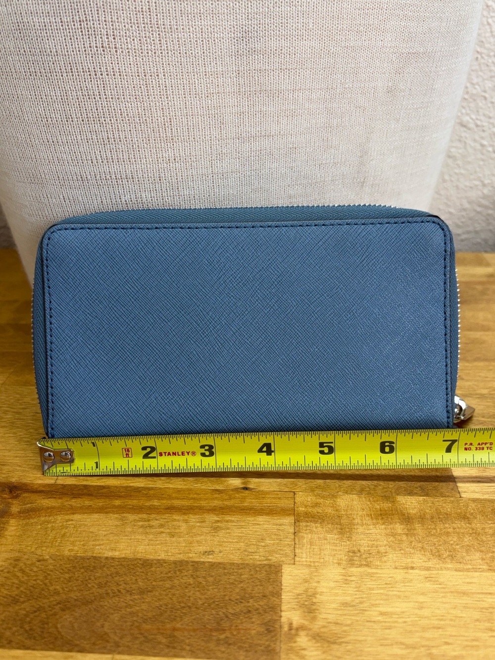 Michael Kors Jet Set Travel Blue Saffiano Leather Zip Around Wallet - Picture 6 of 7
